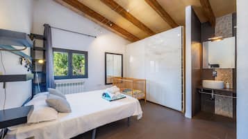 3 soverom, strykejern/-brett, wi-fi og sengetøy