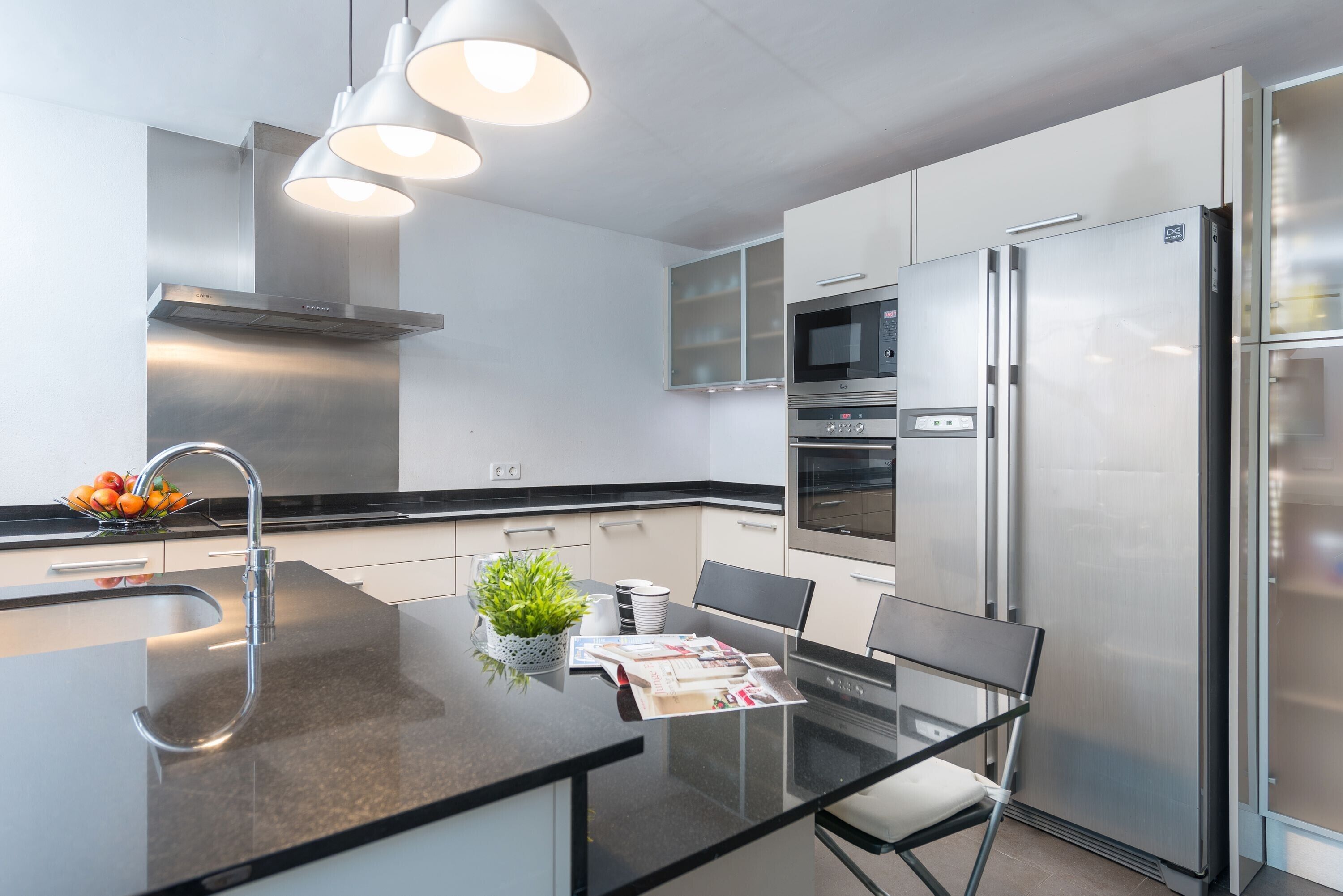 Refrigerador, microondas, horno, placa de cocina