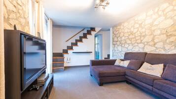 Televisión, videojuegos, reproductor de DVD, estéreo