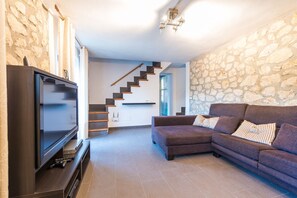 Télévision, jeux vidéo, lecteur de DVD, chaîne hi-fi