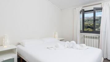 Strykjärn/strykbräda, wi-fi och sängkläder