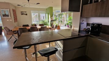 Micro-ondes, four, plaque de cuisson, lave-vaisselle