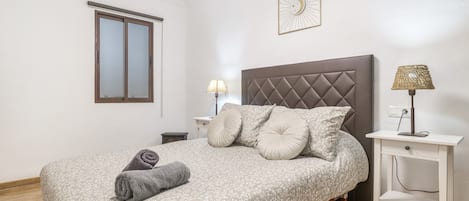 3 bedrooms, WiFi, bed sheets