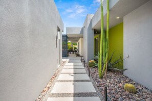Property grounds - Luxurious Home with Private Pool, Firepit, Grill and Mountain Views! (Palm Springs)