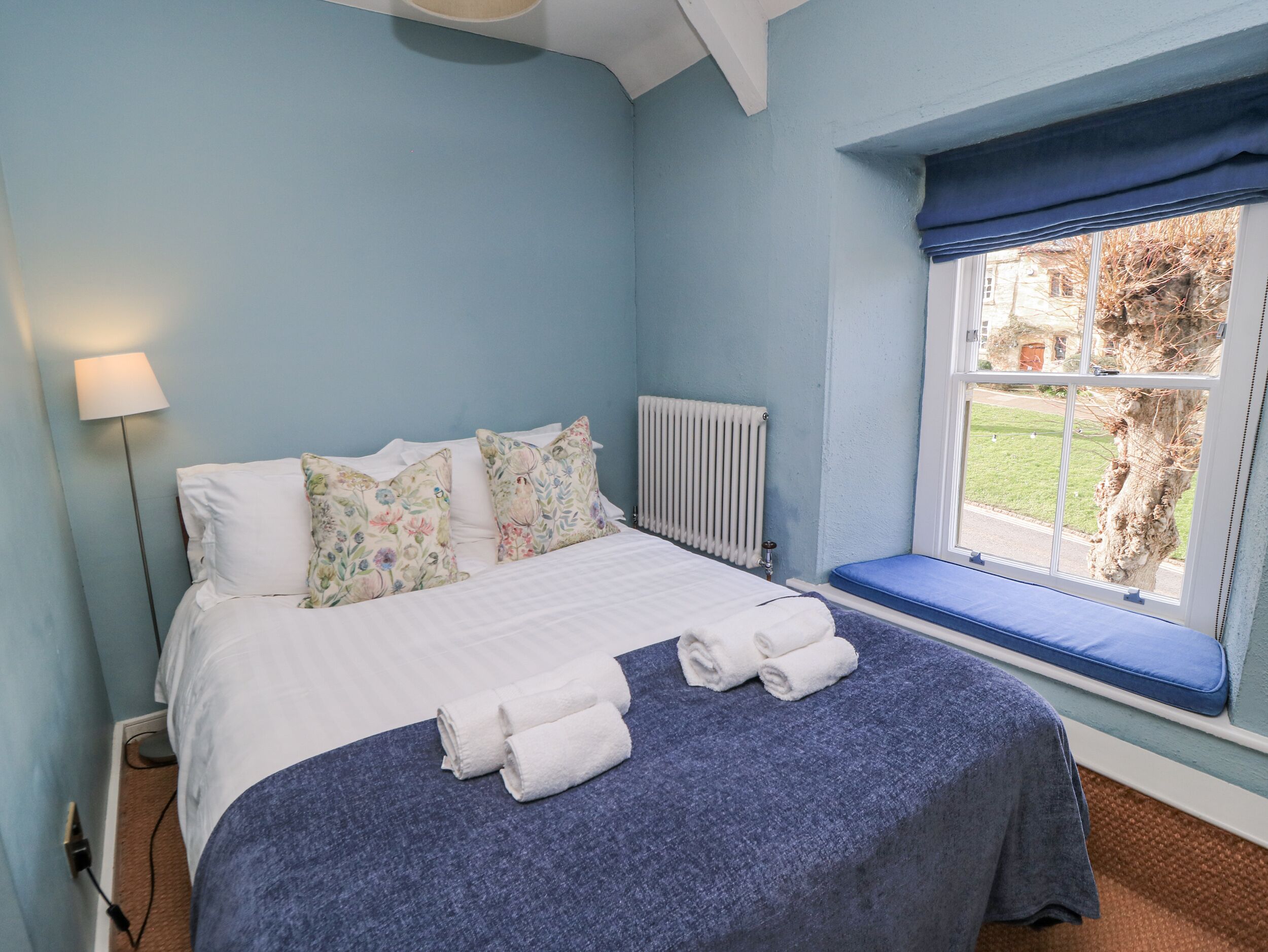 3 عدّة غرف نوم وبديكورات فريدة لكل غرفة وطراز فريد لكل وحدة