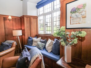 Living area - Ostlers (Burford)