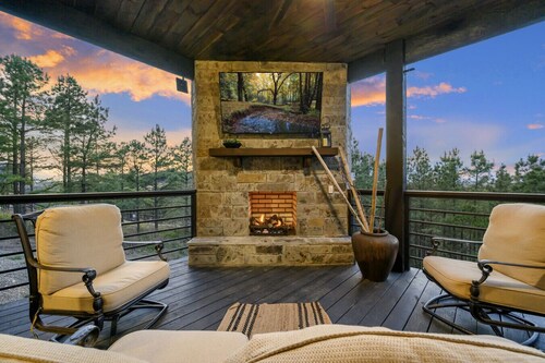 Top Shelf • New Listing! Stunning Views, Heated Pool & Hot Tub