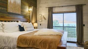 Iron/ironing board, travel cot, WiFi, bed sheets