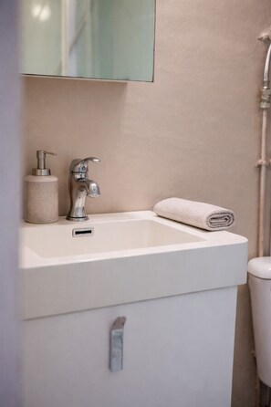 Unclassified image, 2 of 8, button - Studio 100 m from the sea – sleeps 2 (Les Sables-d´Olonne)