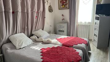 2 bedrooms, WiFi, bed sheets