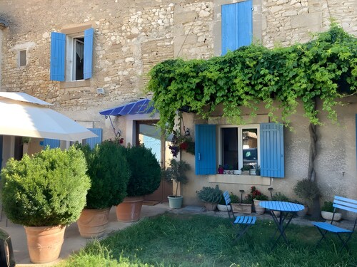 Bed and Breakfast 'Chambre D'hôtes - Suite Familiale' with Mountain View, Wi-Fi and Air Conditioning