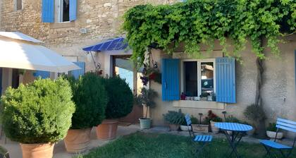 Bed and Breakfast 'Chambre D'hôtes - Suite Familiale' with Mountain View, Wi-Fi and Air Conditioning