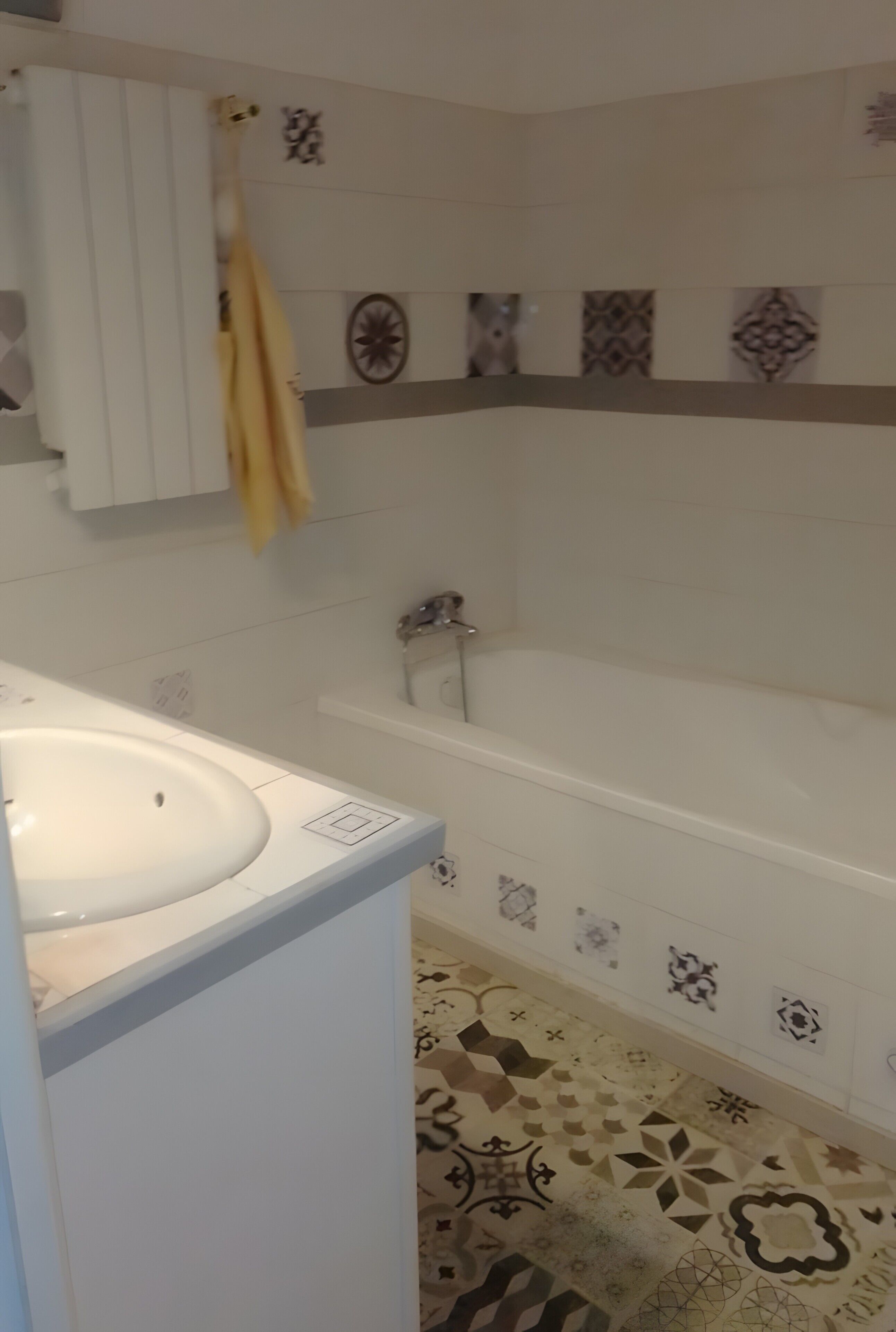 Regadera, secadora de cabello, toallas 