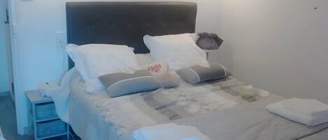 2 makuuhuonetta, Wi-Fi, vuodevaatteet