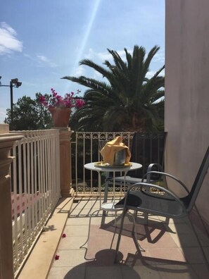 Terrace/patio - Isola Charm B&B - Pool & Nature Stay (Syracuse)