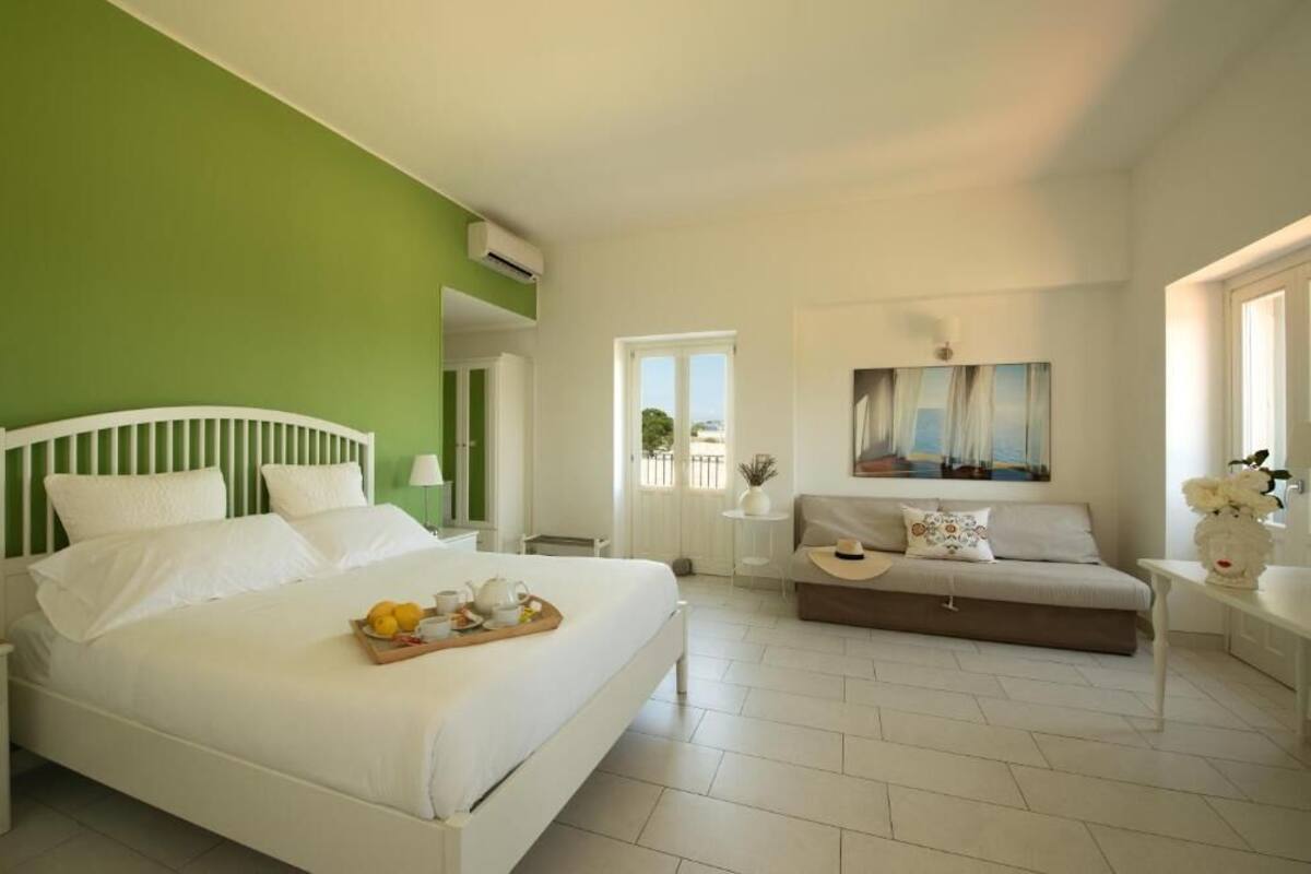 Soundproofing, free WiFi