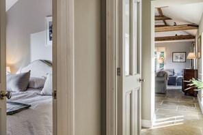 1 bedroom, Internet, bed sheets - The Cottage - sleeps 2 guests  in 1 bedroom (Steeple Bumpstead)