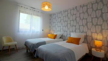 4 habitaciones, tabla de planchar con plancha, wifi y ropa de cama