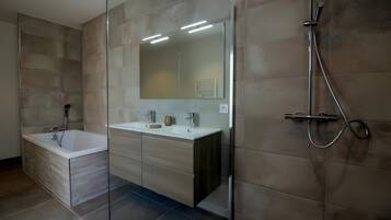 Een douche, een haardroger