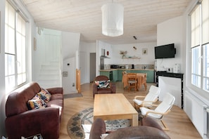 TV - Apartment “La Pointe Du Crotoy” – Sea View, Family Friendly, Steps from the Beach (Le Crotoy)