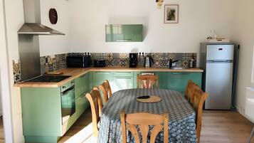 Fridge, microwave, oven, stovetop