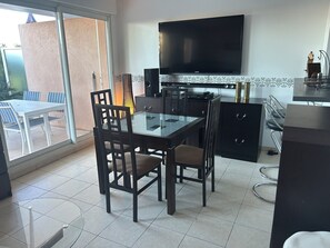 Dining - Stylish apartment with pool (Antibes)