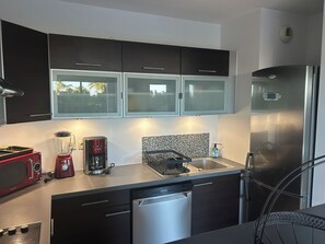 Private kitchen - Stylish apartment with pool (Antibes)