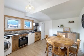 Fridge, microwave, oven, stovetop - Ski Apartment Chamonix (Passy)