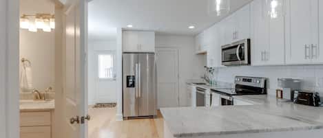 Refrigerador, horno, parrilla de estufa y lavavajillas