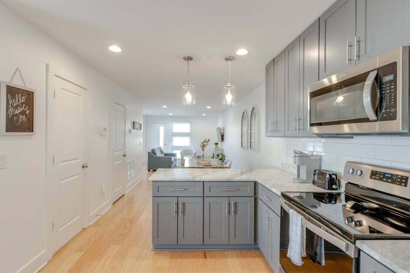 Refrigerador, microondas, horno y parrilla de estufa 