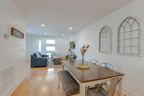 Dining - Todd Townhouse – Comfy 2BR – Minutes from Broadway (Nashville)