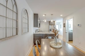 Dining - Todd Townhouse – Comfy 2BR – Minutes from Broadway (Nashville)