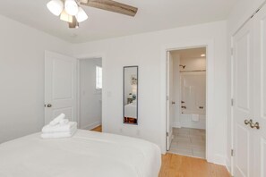 2 bedrooms, iron/ironing board, travel cot, WiFi - Todd Townhouse – Comfy 2BR – Minutes from Broadway (Nashville)