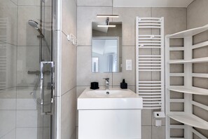 Shower - The Brisans Apartment 50m from the Beach (La Tranche-sur-Mer)