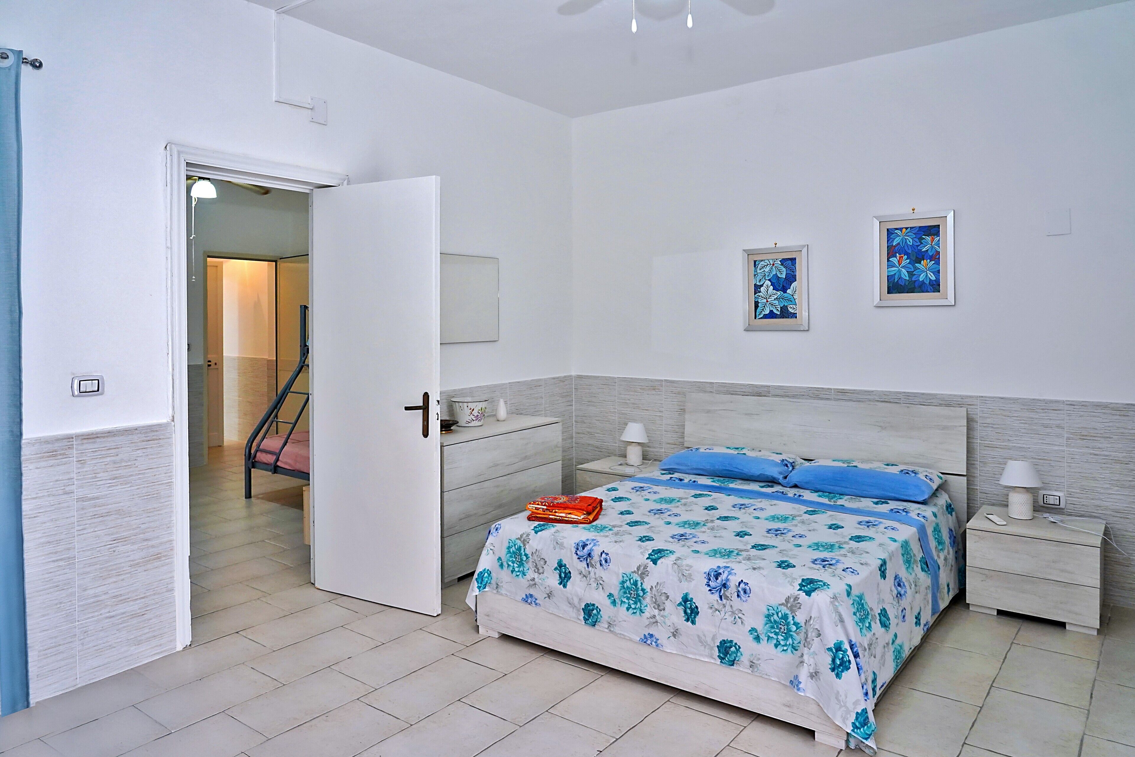 Fer et planche à repasser, draps fournis