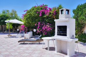 Terrace/patio - Villa 'Luciana' with Sea View, Private Terrace and Air Conditioning (San Pietro In Bevagna)