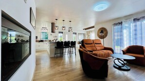 Unclassified image, 5 of 59, button - La Montbourgeoise, Stylish House Close to the Town Center (Montebourg)