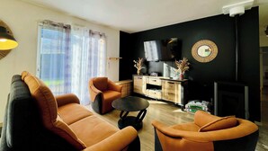 Unclassified image, 2 of 59, button - La Montbourgeoise, Stylish House Close to the Town Center (Montebourg)