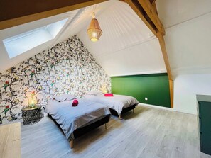 Room - La Montbourgeoise, Stylish House Close to the Town Center (Montebourg)