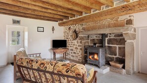 Interior - Holiday Home 'Gite Village De La Pierre De Masgot' with Private Terrace, Private Garden and Wi-Fi (Fransèches)