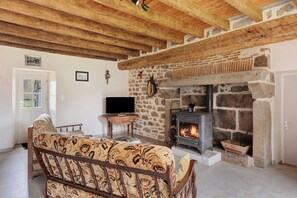 Unclassified image, 4 of 30, button - Holiday Home 'Gite Village De La Pierre De Masgot' with Private Terrace, Private Garden and Wi-Fi (Fransèches)
