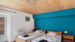 Room - Holiday Home 'Gite Village De La Pierre De Masgot' with Private Terrace, Private Garden and Wi-Fi (Fransèches)