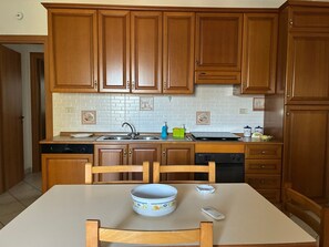 Réfrigérateur, plaque de cuisson