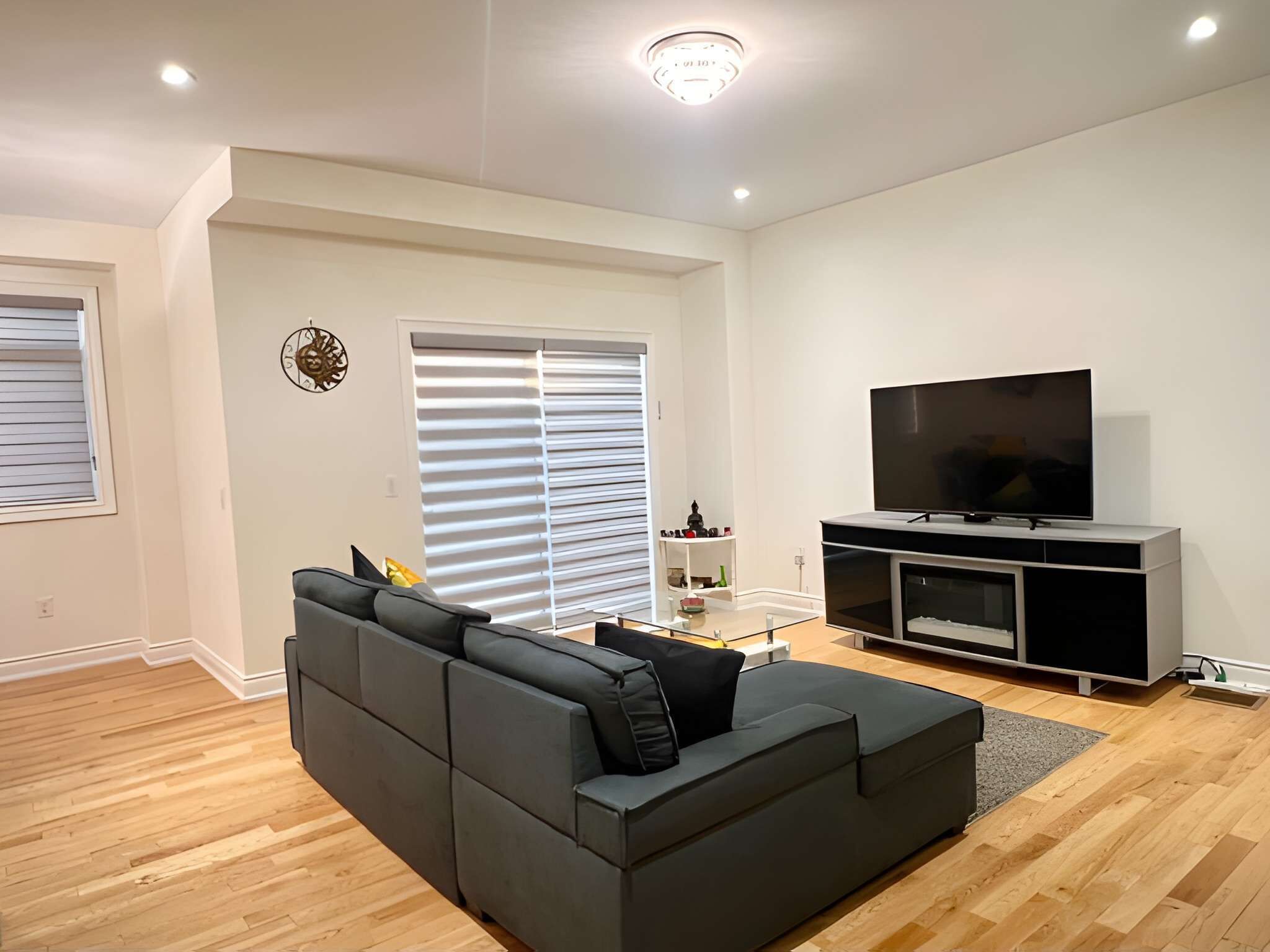 Smart TV, fireplace