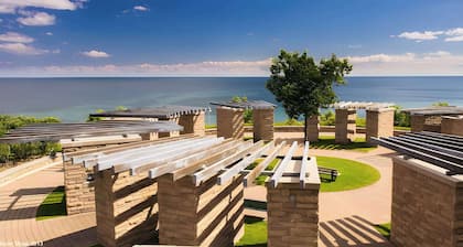 Modern 4âBedroom Retreat I 2âCar Parking I Steps from the Ajax Waterfront