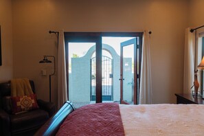 5 bedrooms, iron/ironing board, Internet, bed sheets - The Bradford - Southwest Luxury w/ Pool + Mountain Views in Sunny Fountain Hills (Fountain Hills)