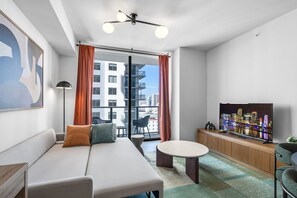 TV, offices - Stylish Urban 1BR Downtown Rooftop Pool & Views (Miami)