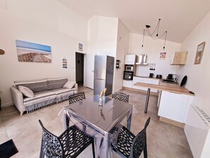 TV - La Maison de Fabien – Shared Pool – Near the Beach (La Tranche-sur-Mer)