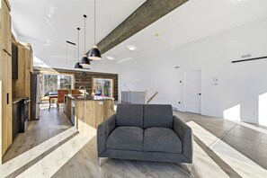 TV - Nature, Comfort, and Getaway | Chalet AKIA (Saint-Gabriel-de-Brandon)