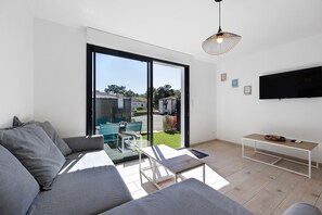 TV - Mimosas Apartment 400m from the Beach (La Tranche-sur-Mer)